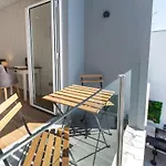 9 Quartos