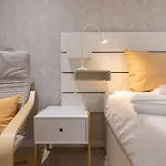 9 Quartos *