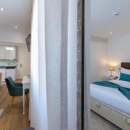9 Quartos Hotel *