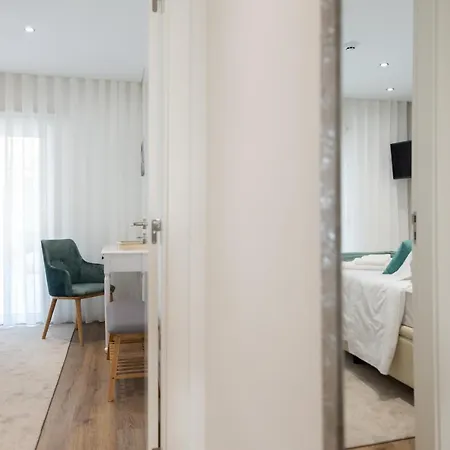 9 Quartos Hotel Avelar