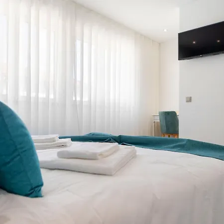 9 Quartos Hotel Avelar