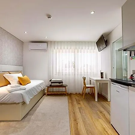 9 Quartos Hotel Avelar